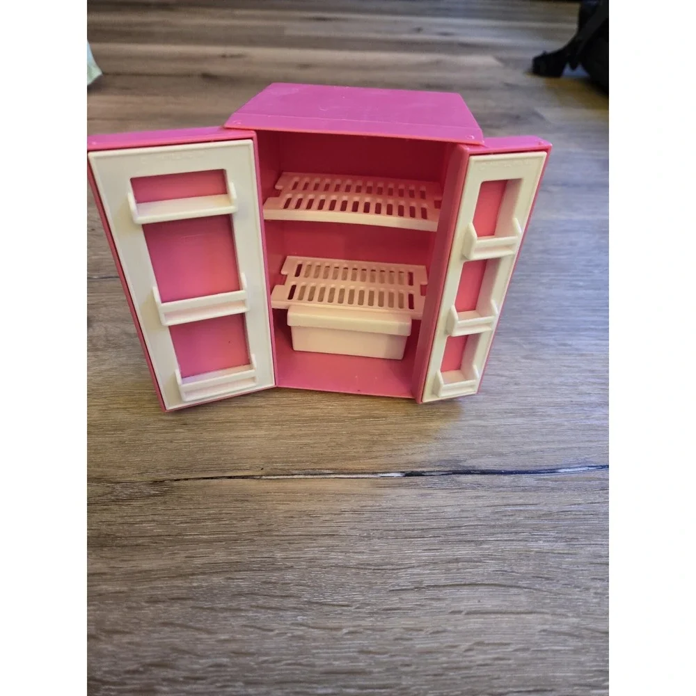Vintage 1984 Mattel Barbie Dream Kitchen Pink Refrigerator Preowned shelf drawer